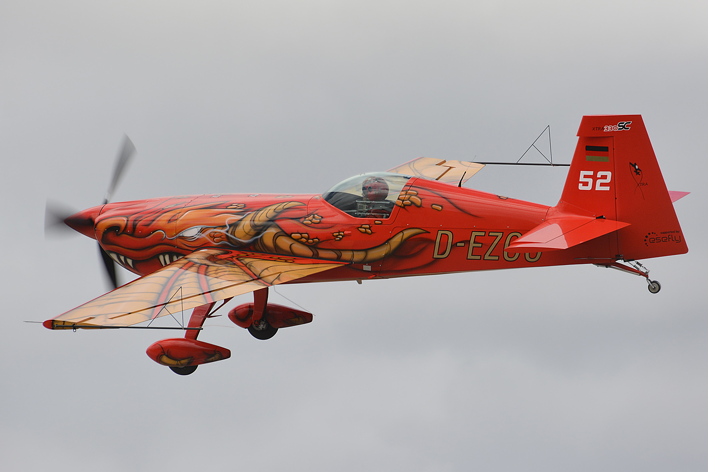 D-EZOO · Extra EA-330SC · (LPCS)