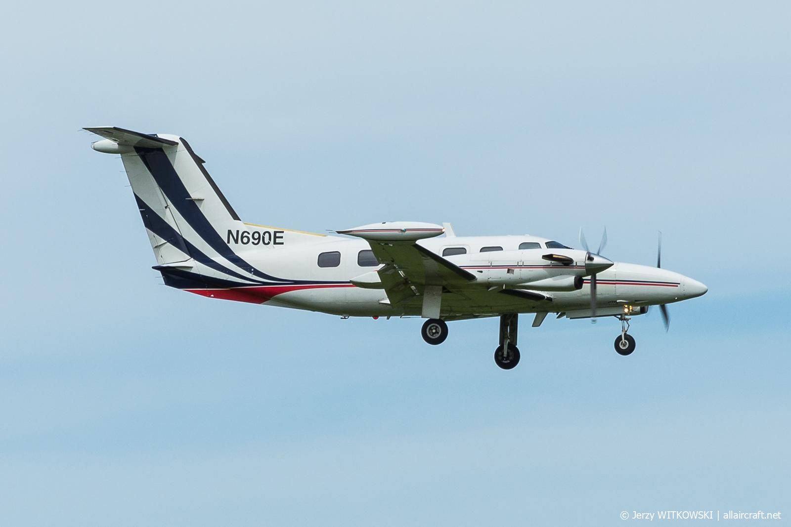 N690E · Piper PA-42-720 Cheyenne IIIA · (WAW / EPWA)