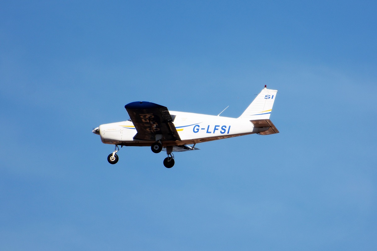G-LFSI · Piper PA-28-140 Cherokee · (LPCS)