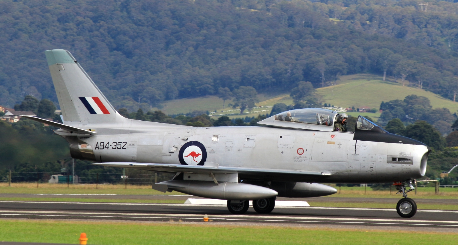 VH-SBR / A94-352 · CAC CA-27 Sabre Mk32 · (WOL / YWOL)