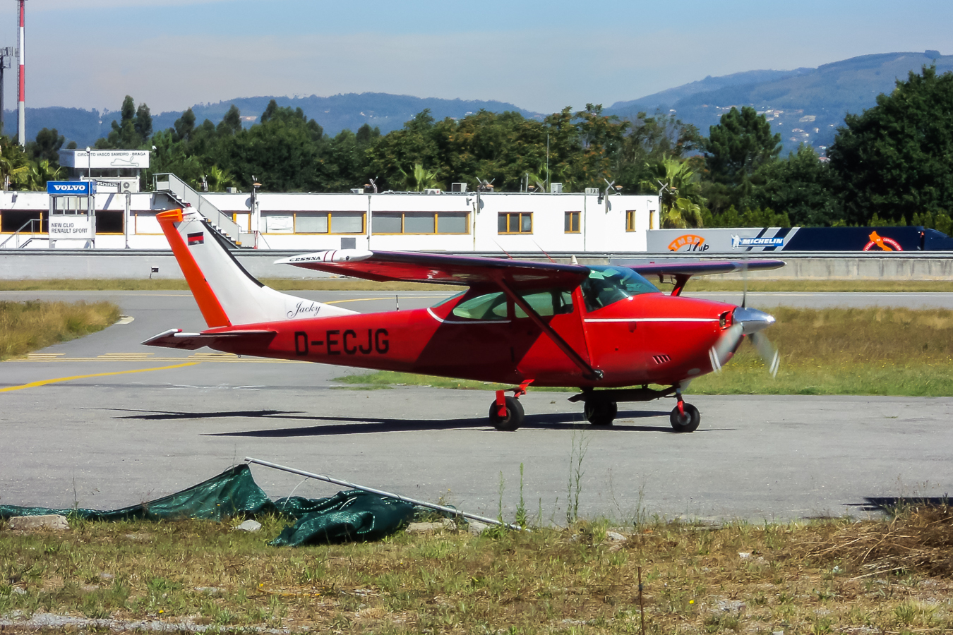 D-ECJG · Cessna 182N Skylane · (BGZ / LPBR)