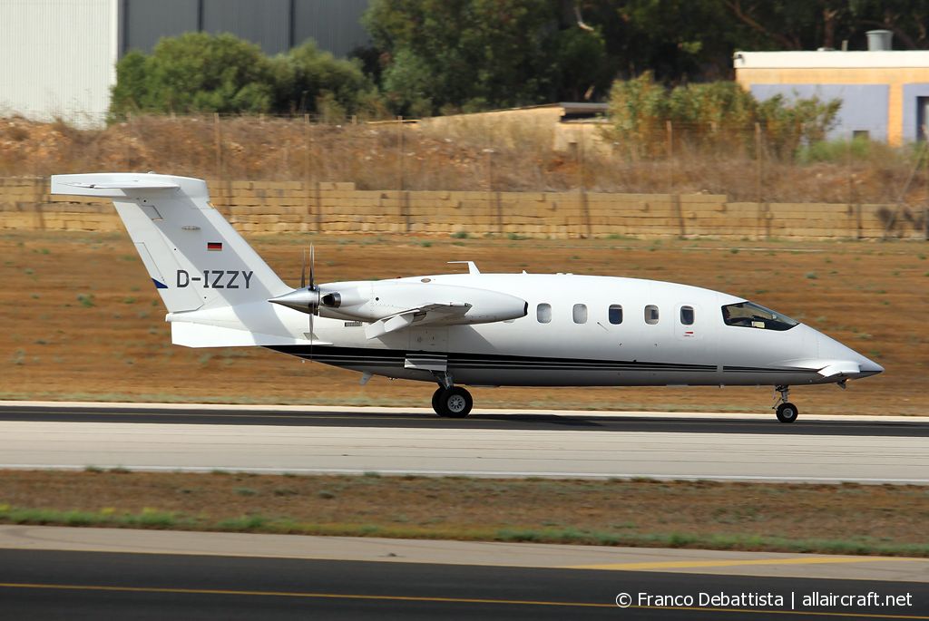 D-IZZY (1034) 1999 Piaggio P-180 Avanti