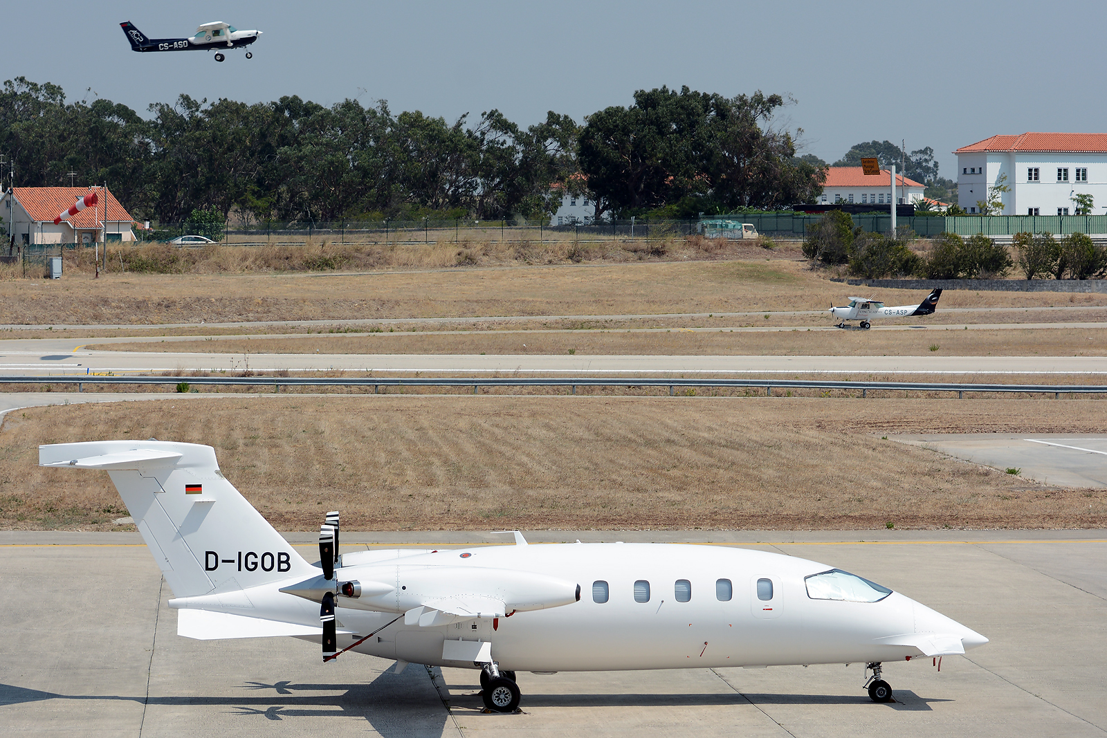 D-IGOB · Piaggio P-180 Avanti · (LPCS)