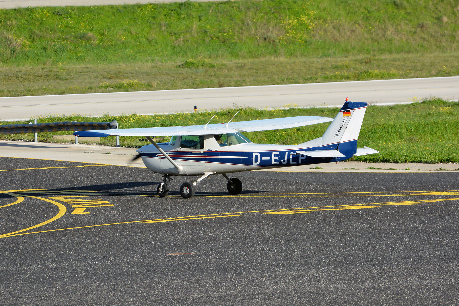 D-EJLP · Cessna 150J · (LPCS)