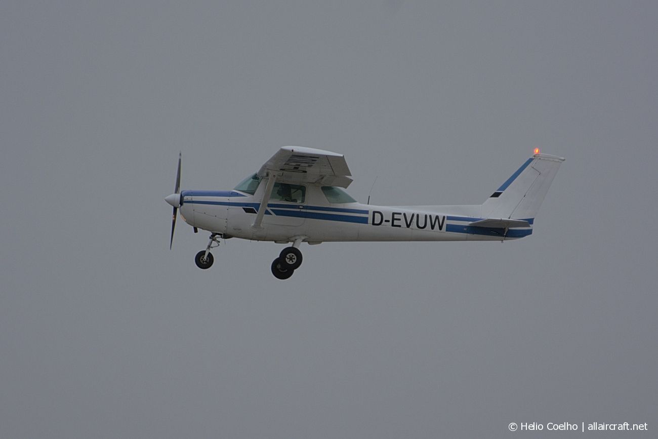D-EVUW (15282327) Cessna 152 II