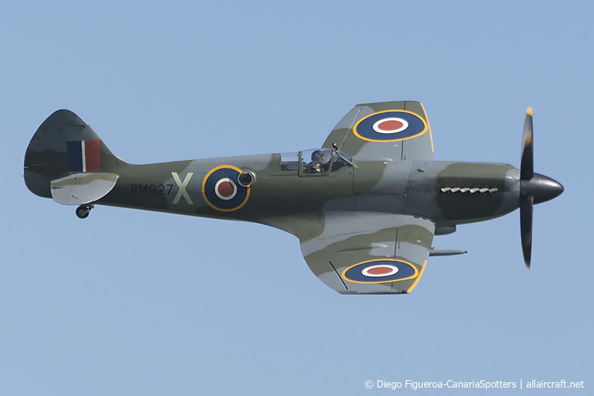 RM927 · Supermarine Spitfire Mk FRXIVe · (LFPM)