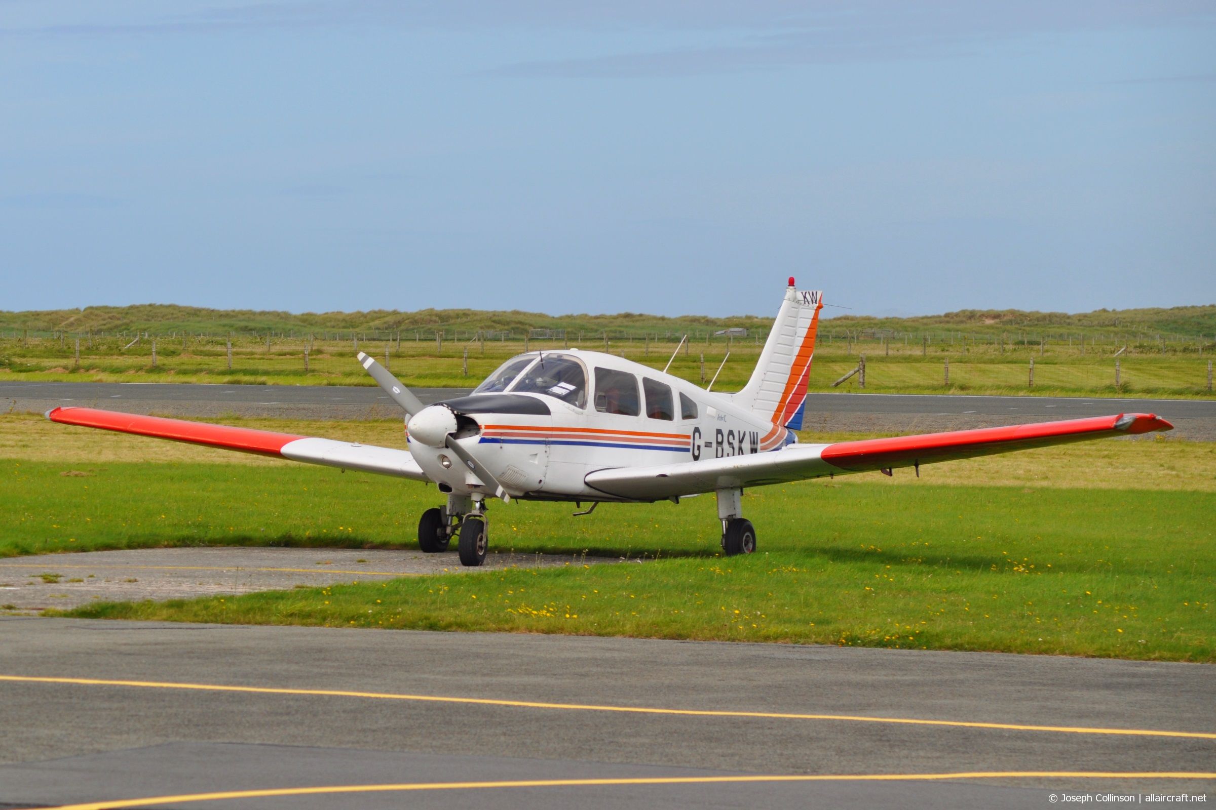 G-BSKW (28-90138) Piper PA-28-181 Archer II