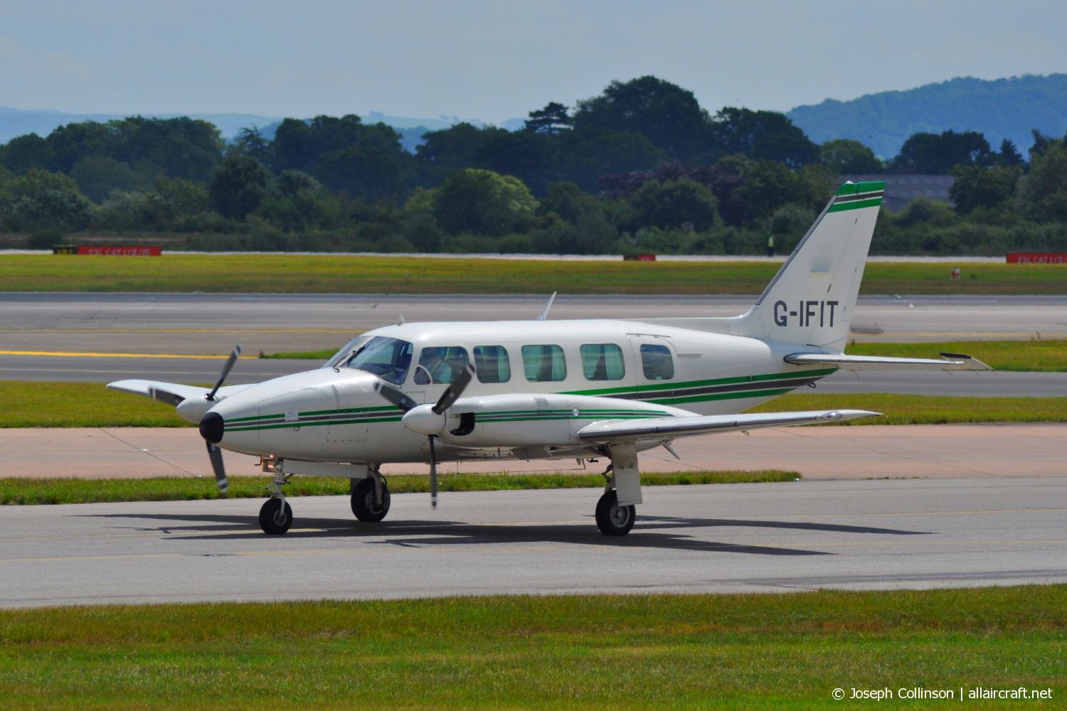G-IFIT · Piper PA-31-350 Navajo Chieftain · (MAN / EGCC)