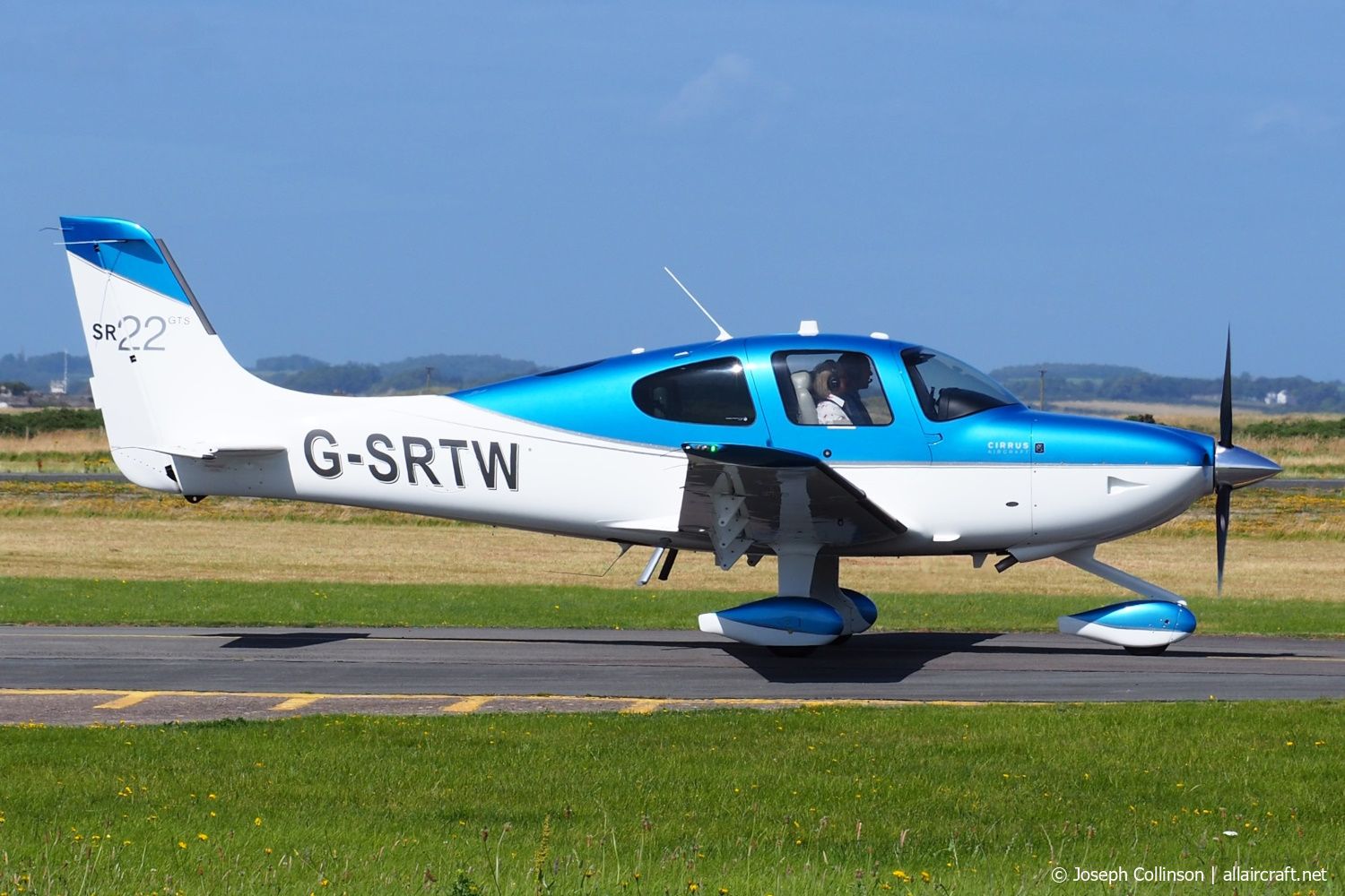G-SRTW · Cirrus SR22 GTS · (EGCK)