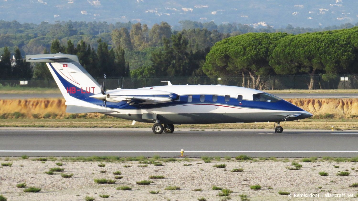 HB-LUT · Piaggio P-180 Avanti · (FAO / LPFR)