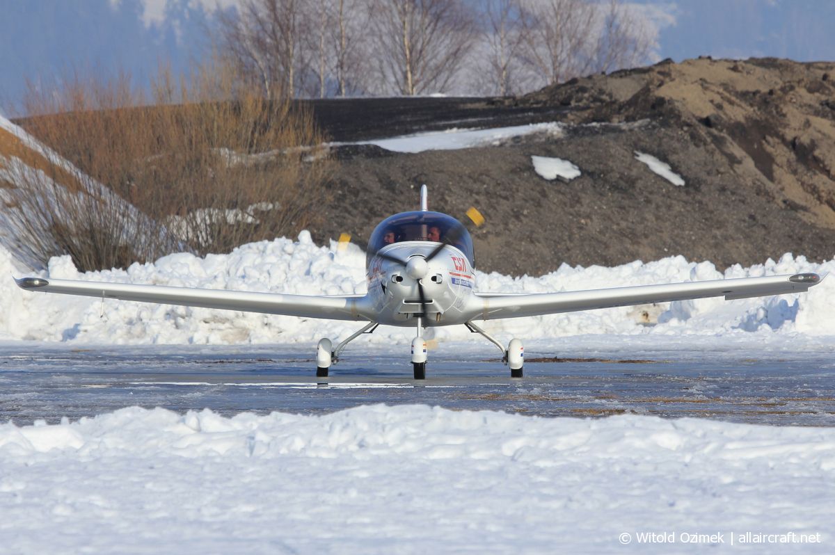 OK-JUA88 · TL Ultralight TL-2000 Sting Carbon · (EPNT)