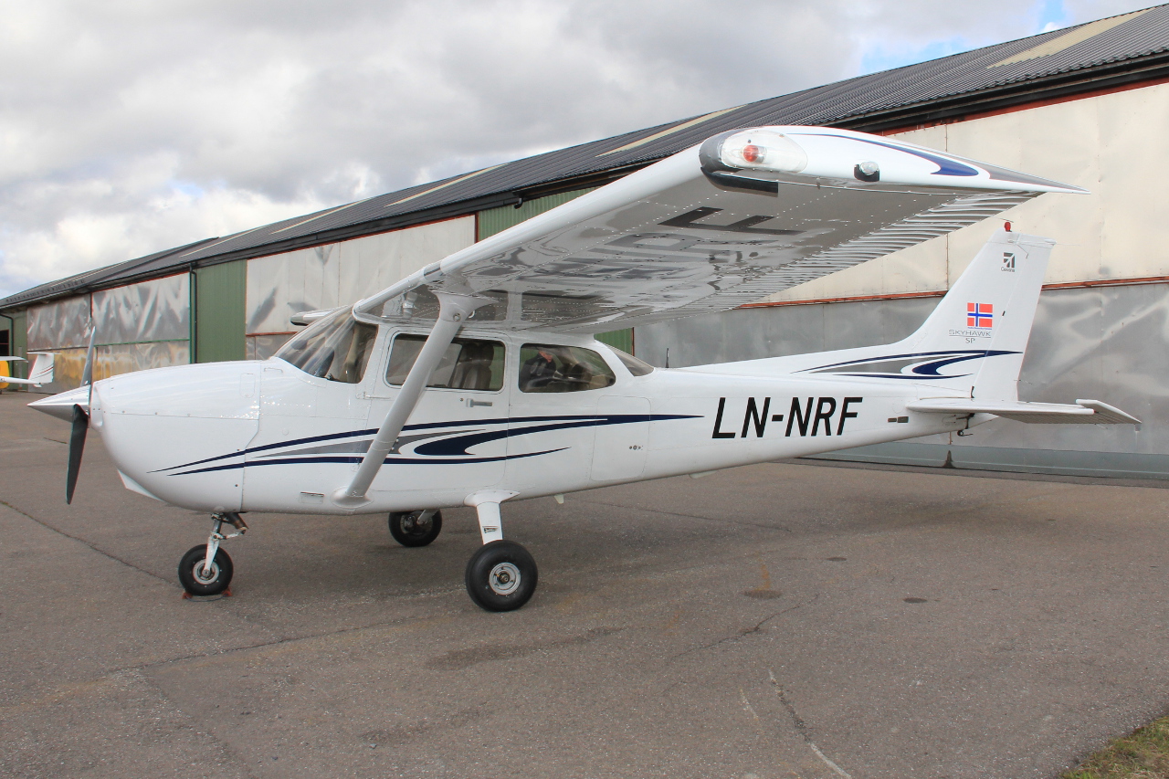 LN-NRF (172S9998) Cessna 172 Skyhawk
