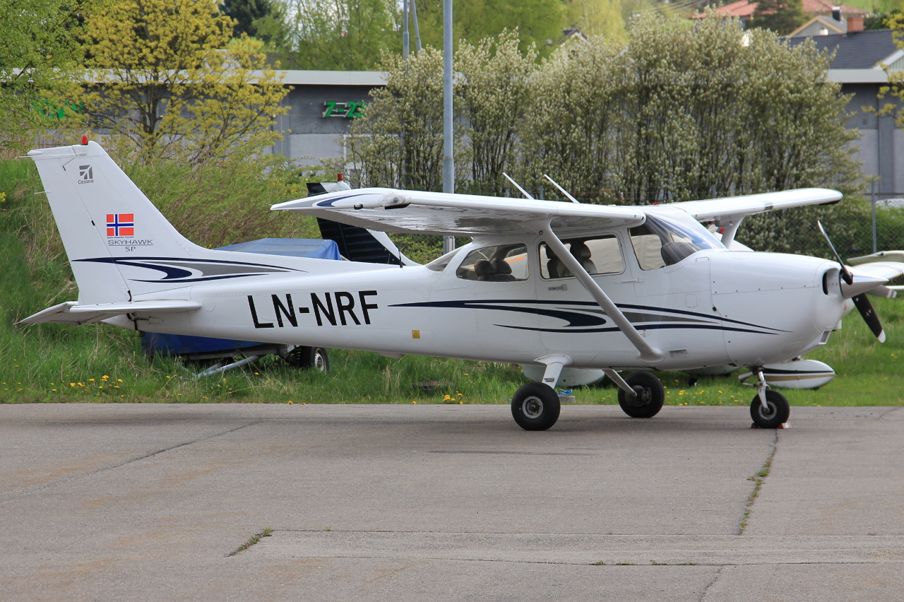 LN-NRF (172S9998) Cessna 172 Skyhawk