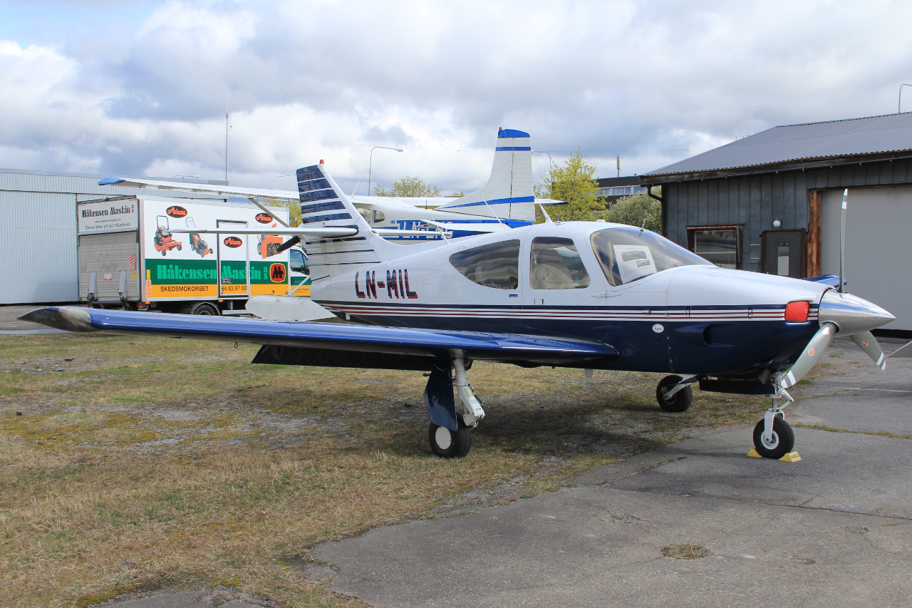 LN-MIL (452) Rockwell Commander 112