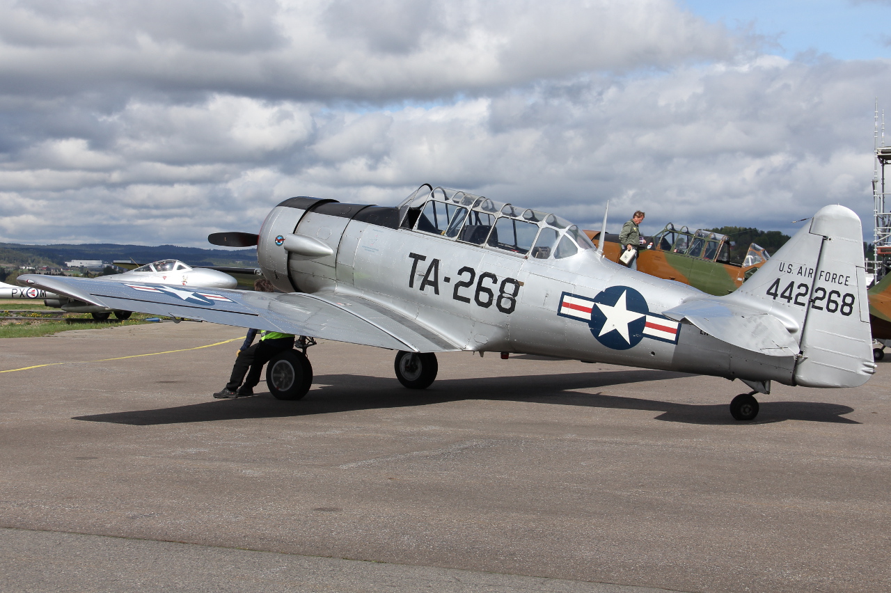 LN-TEX · North American T-6 Harvard · (ENKJ)