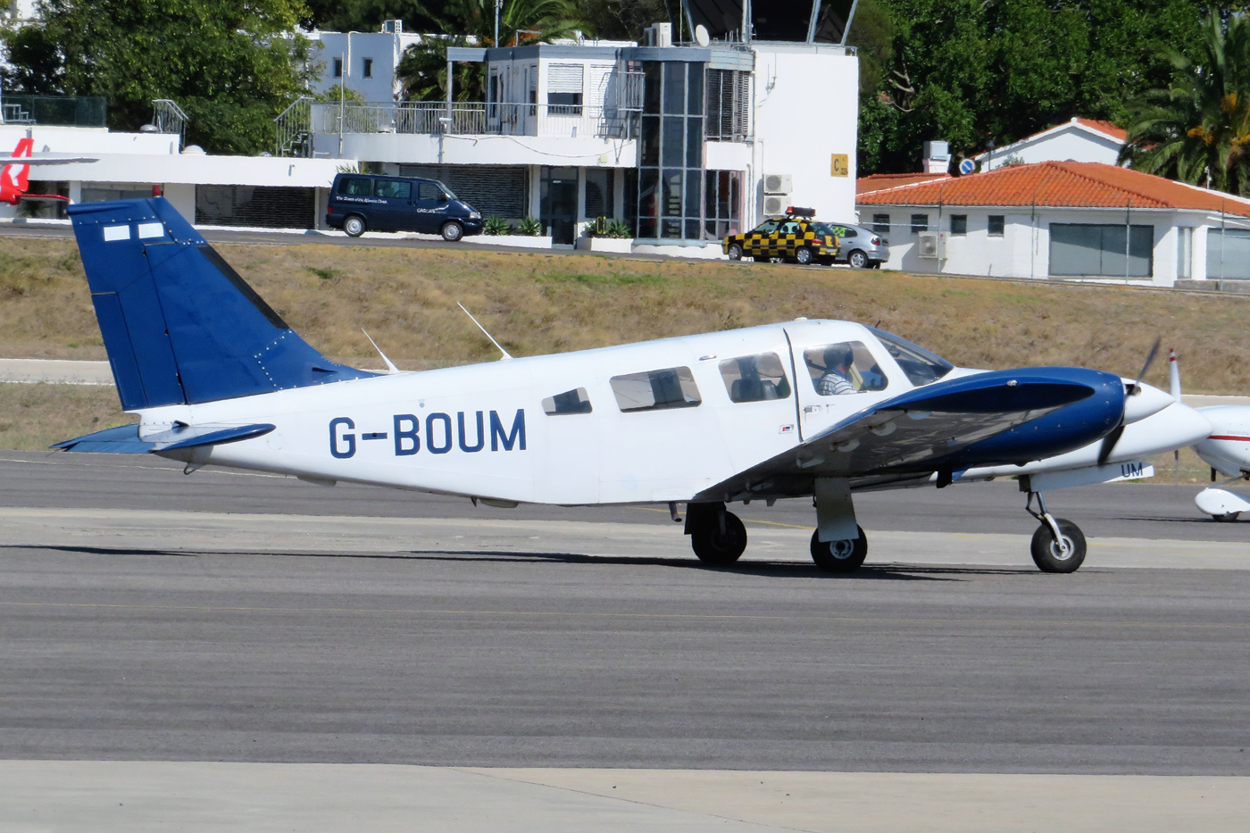 G-BOUM · Piper PA-34-200T Seneca II · (LPCS)