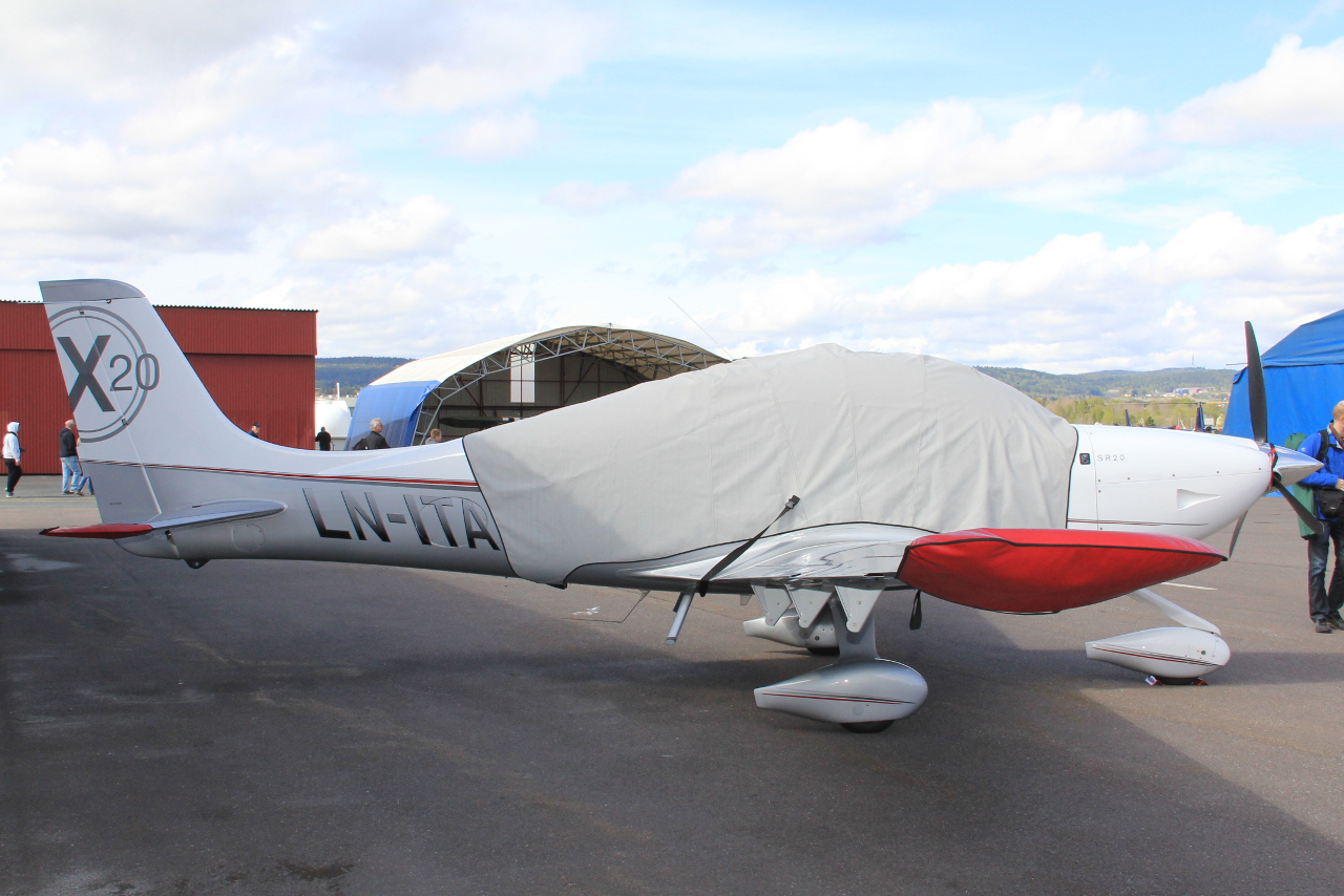 LN-ITA, (cn 2076), Cirrus SR20