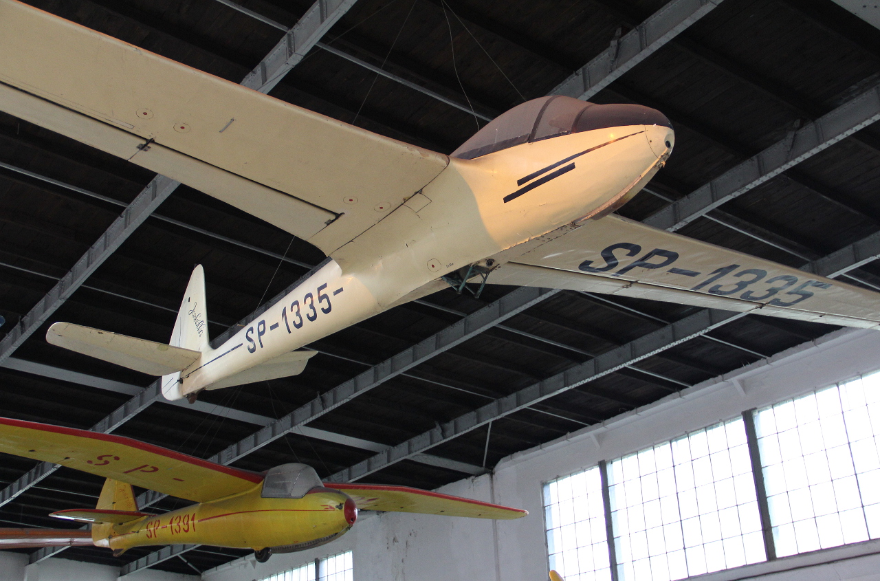 SP-1335 · PZL-Bielsko SZD-8bis Jaskolka · -