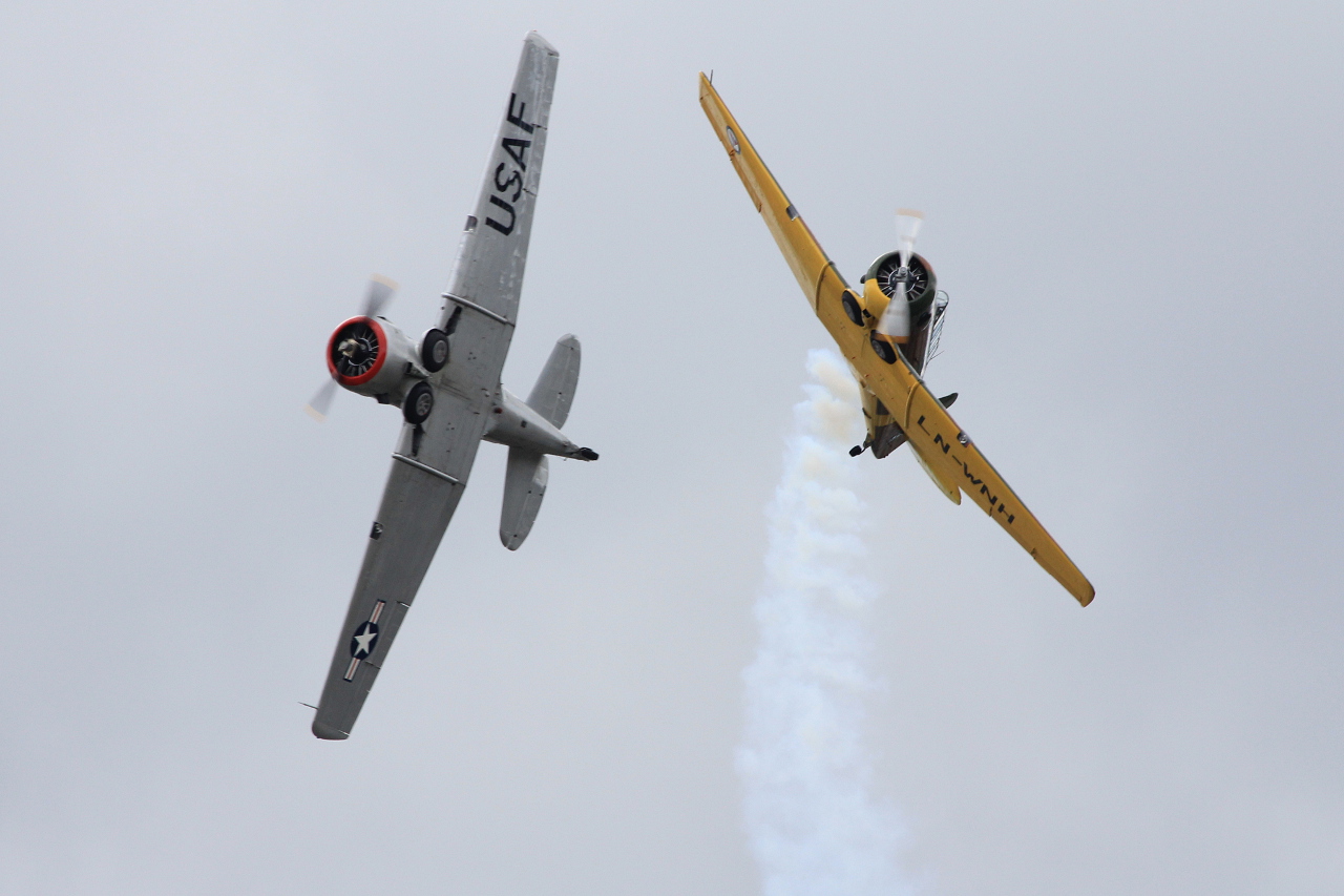 LN-TEX (14A-2268) 1944 North American T-6 Harvard
