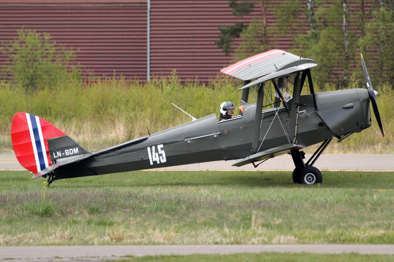 LN-BDM · De Havilland DH-82A Tiger Moth II · (ENKJ)