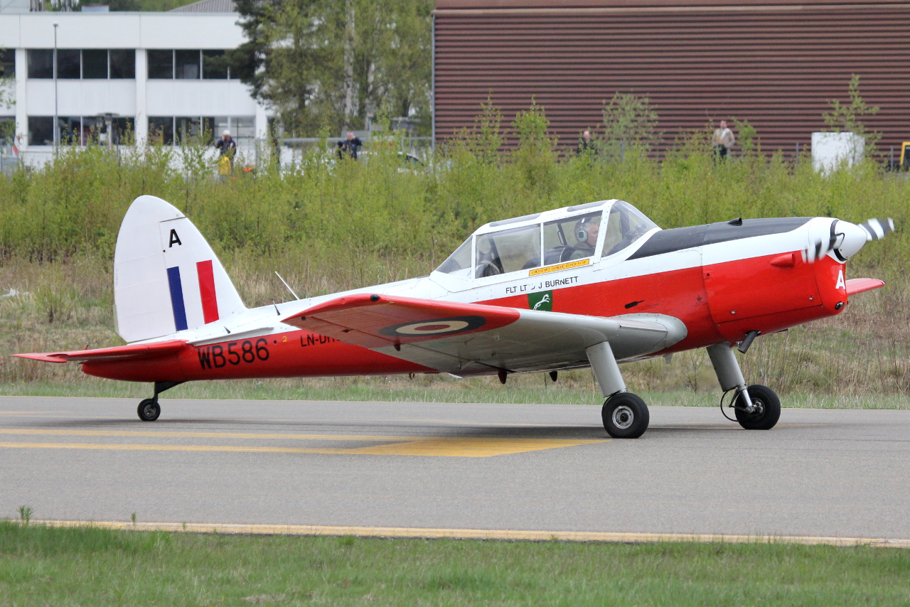 LN-DHC · De Havilland DHC-1 Chipmunk T.10 · (ENKJ)