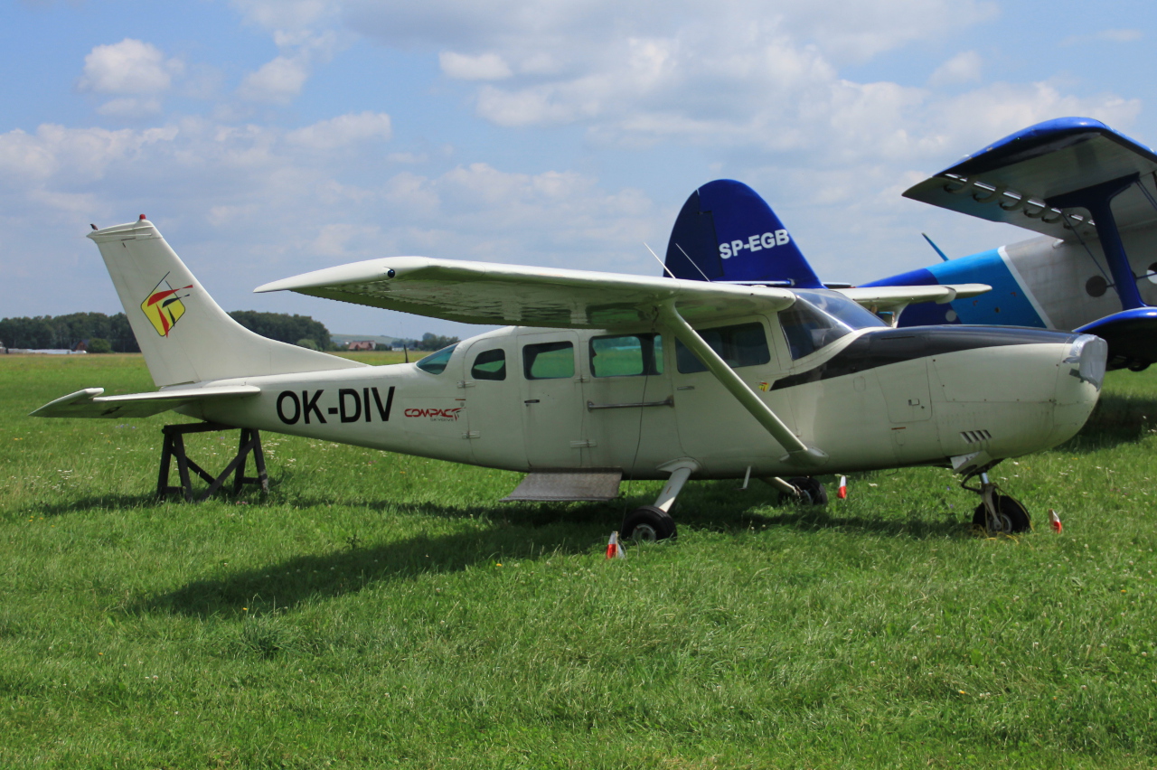 OK-DIV · Cessna 207A Skywagon 207 · (EPKP)