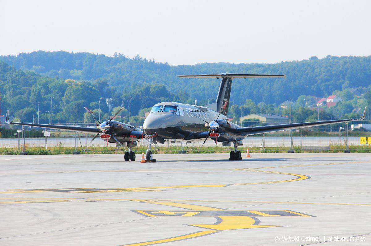 Beechcraft B300