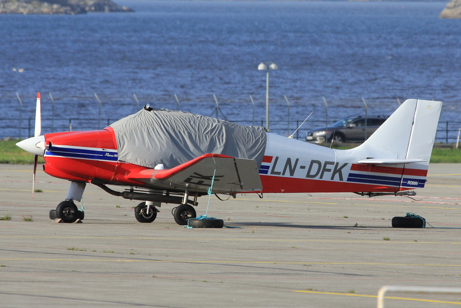 LN-DFK · Robin DR-400-180R Remorqueur · (SVG / ENZV)