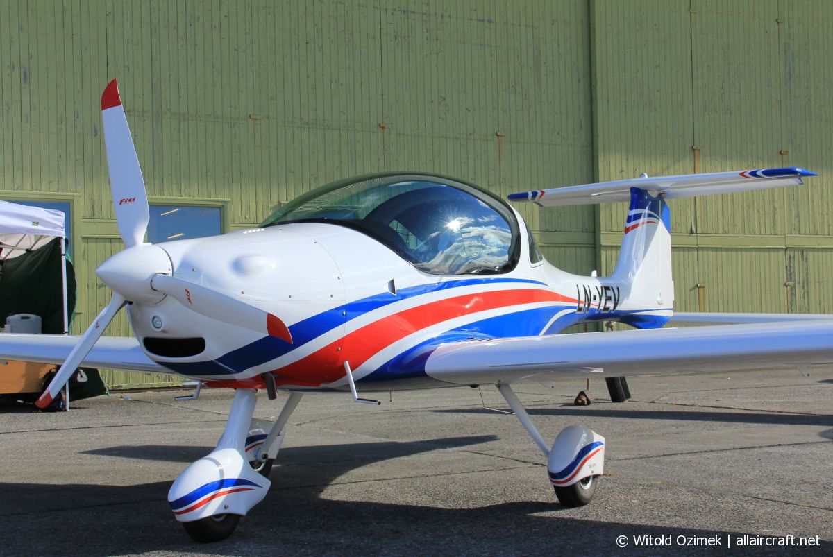 LN-YEV (F890515A) Atec 321 Faeta