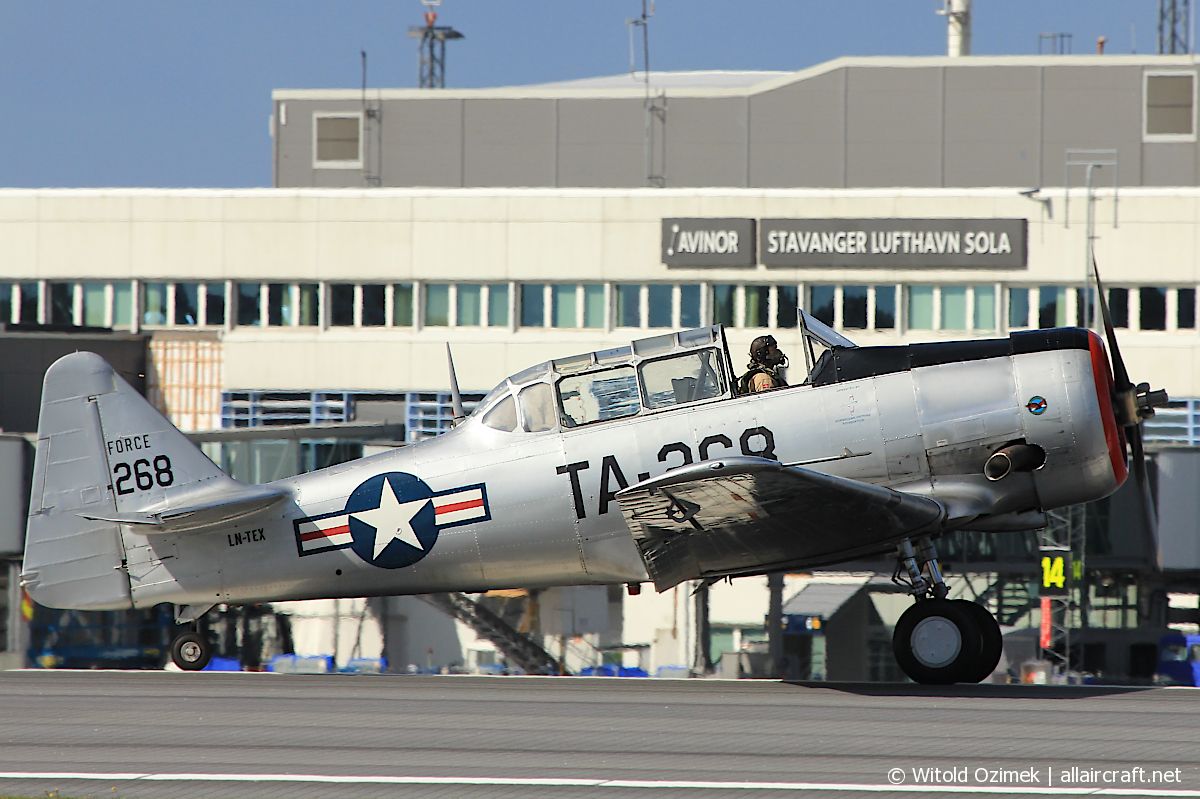 LN-TEX (14A-2268) 1944 North American T-6 Harvard