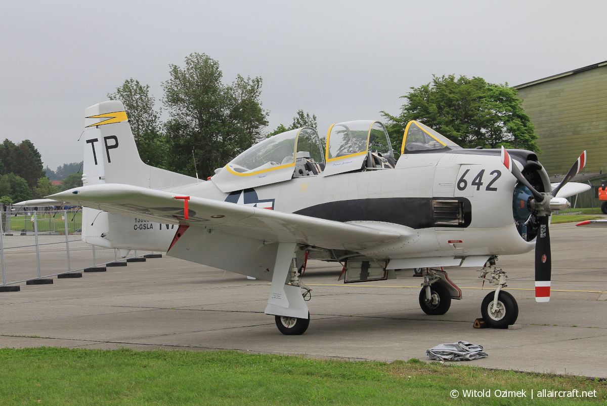 C-GSLA (200-423) 1955 North American T-28B Trojan