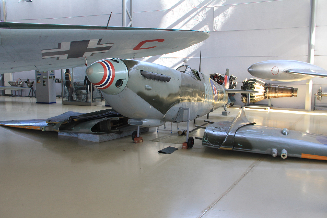 MH350 · Supermarine Spitfire F.Vc Replica · (OSL / ENGM)