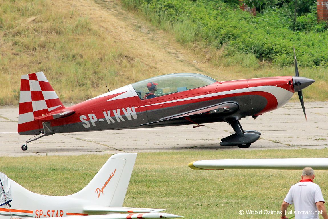 SP-KKW · Extra EA-300L · (EPKC)