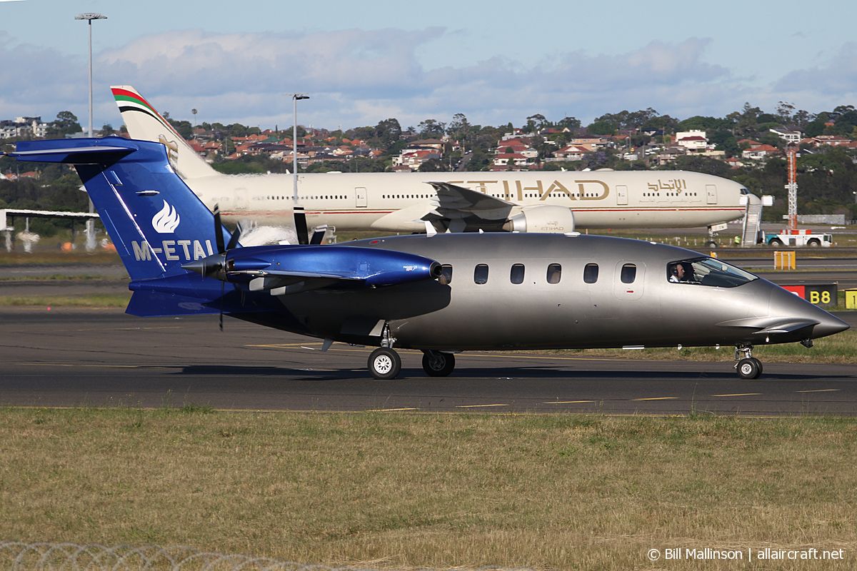 M-ETAL (1194) 2009 Piaggio P-180AM Avanti