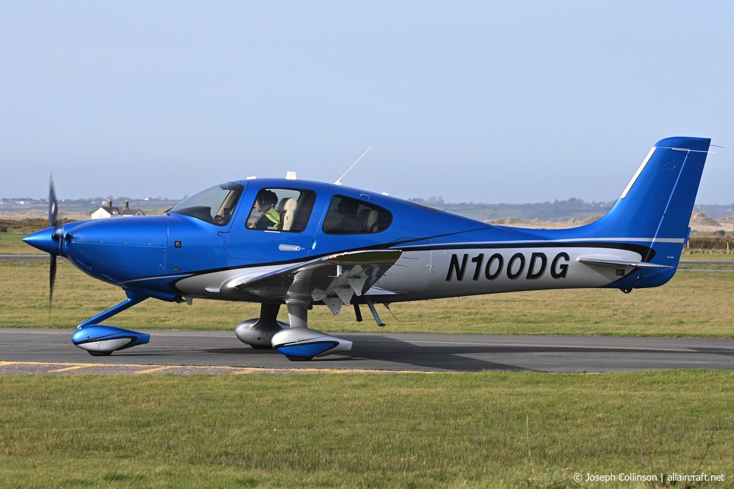 N100DG · Cirrus SR22T · (EGCK)