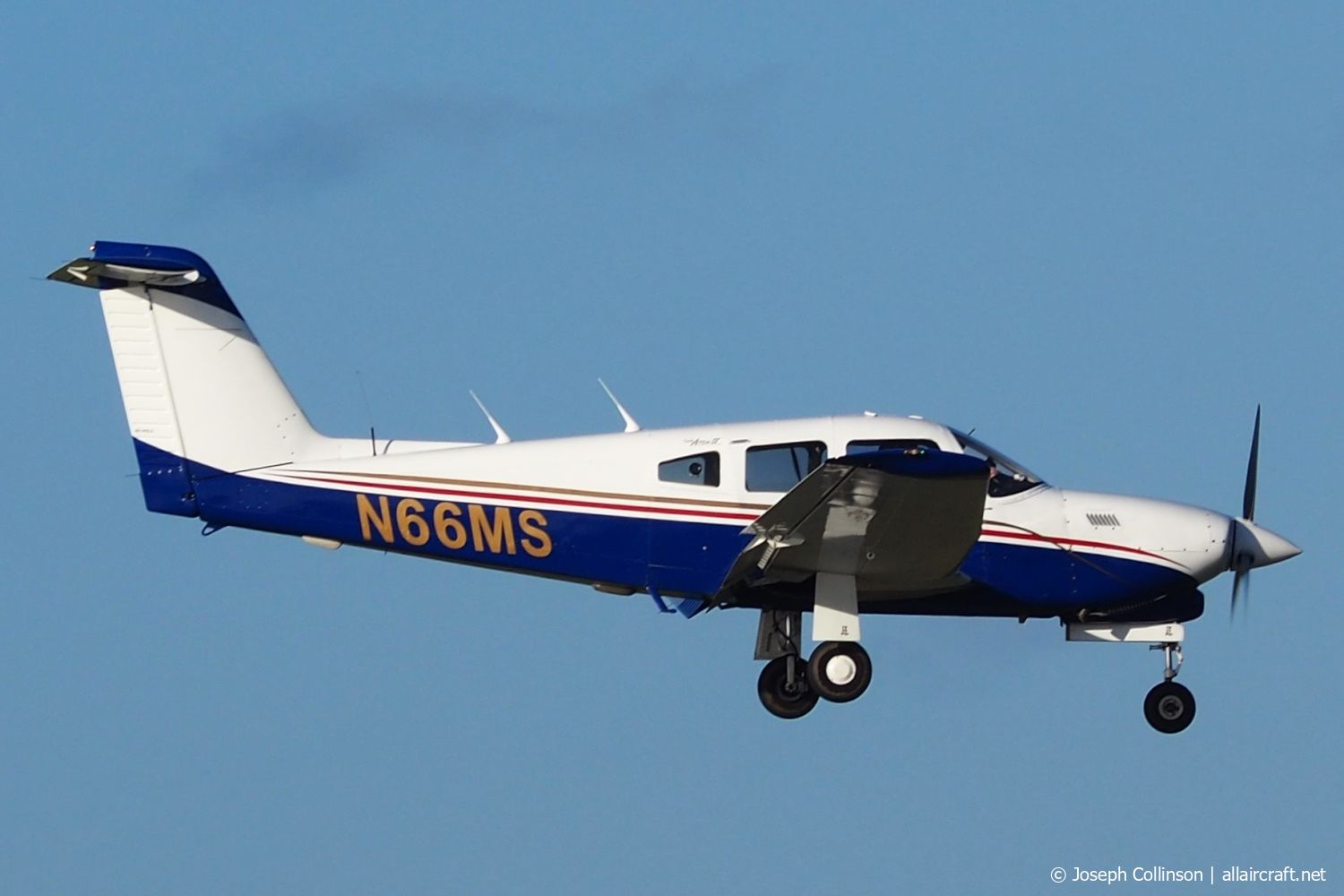N66MS · Piper PA-28RT-201 Cherokee Arrow IV · (EGCK)
