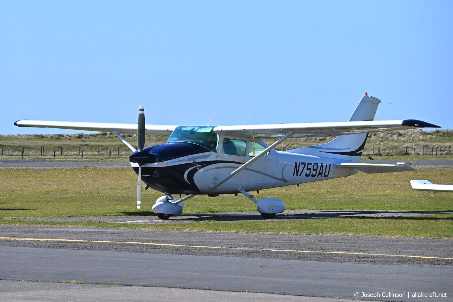 N759AU · Cessna 182Q Skylane · (EGCK)