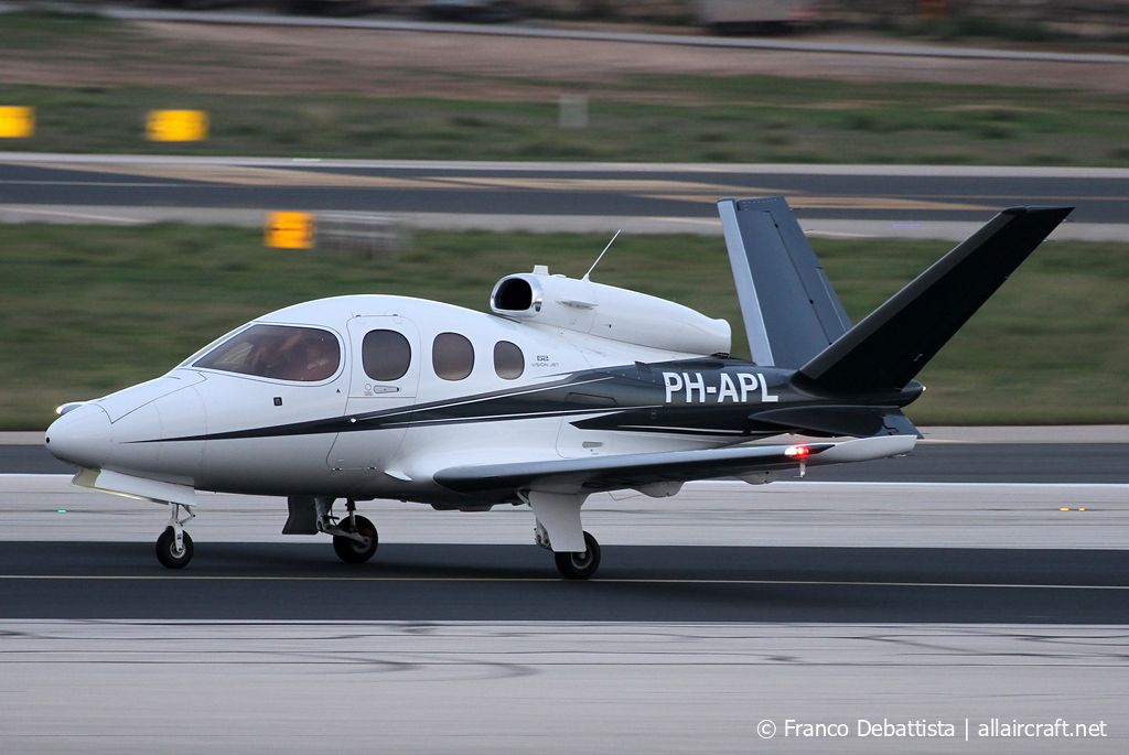 PH-APL (0111) Cirrus SF50 VisionJet