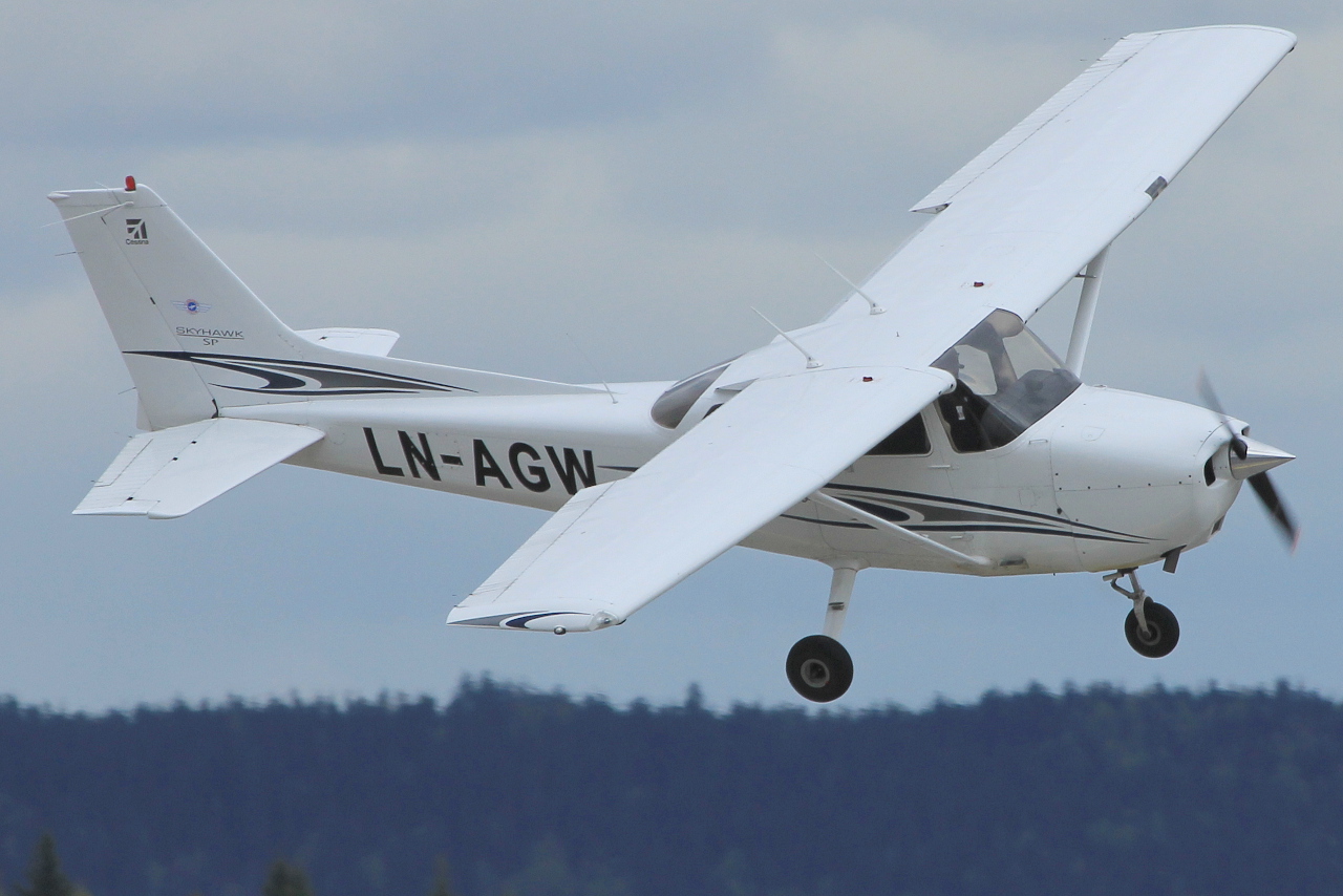 LN-AGW (172S9793) Cessna 172S