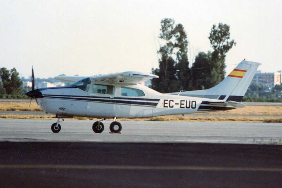 EC-EUO · Cessna T210M Turbo Centurion · (SVQ / LEZL)
