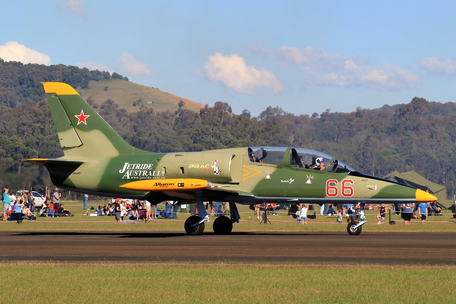 VH-IOT · Aero L-39C Albatros · (WOL / YWOL)