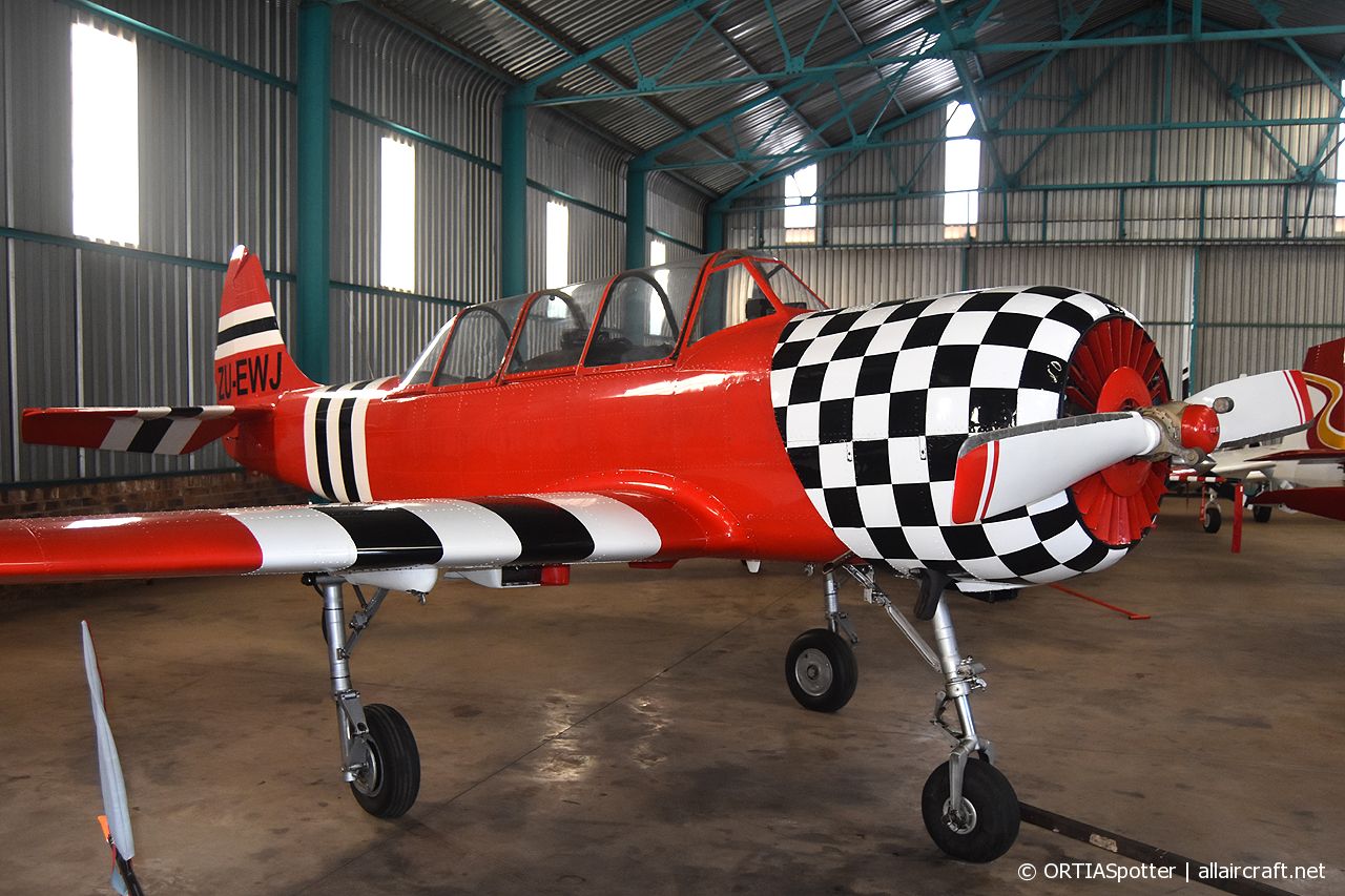 ZU-EWJ (855406) 1985 Yakovlev Yak-52