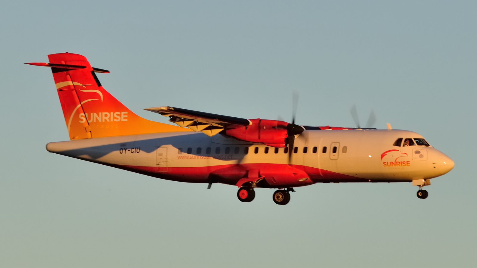 OY-CIU (112) 1988 ATR-42-300