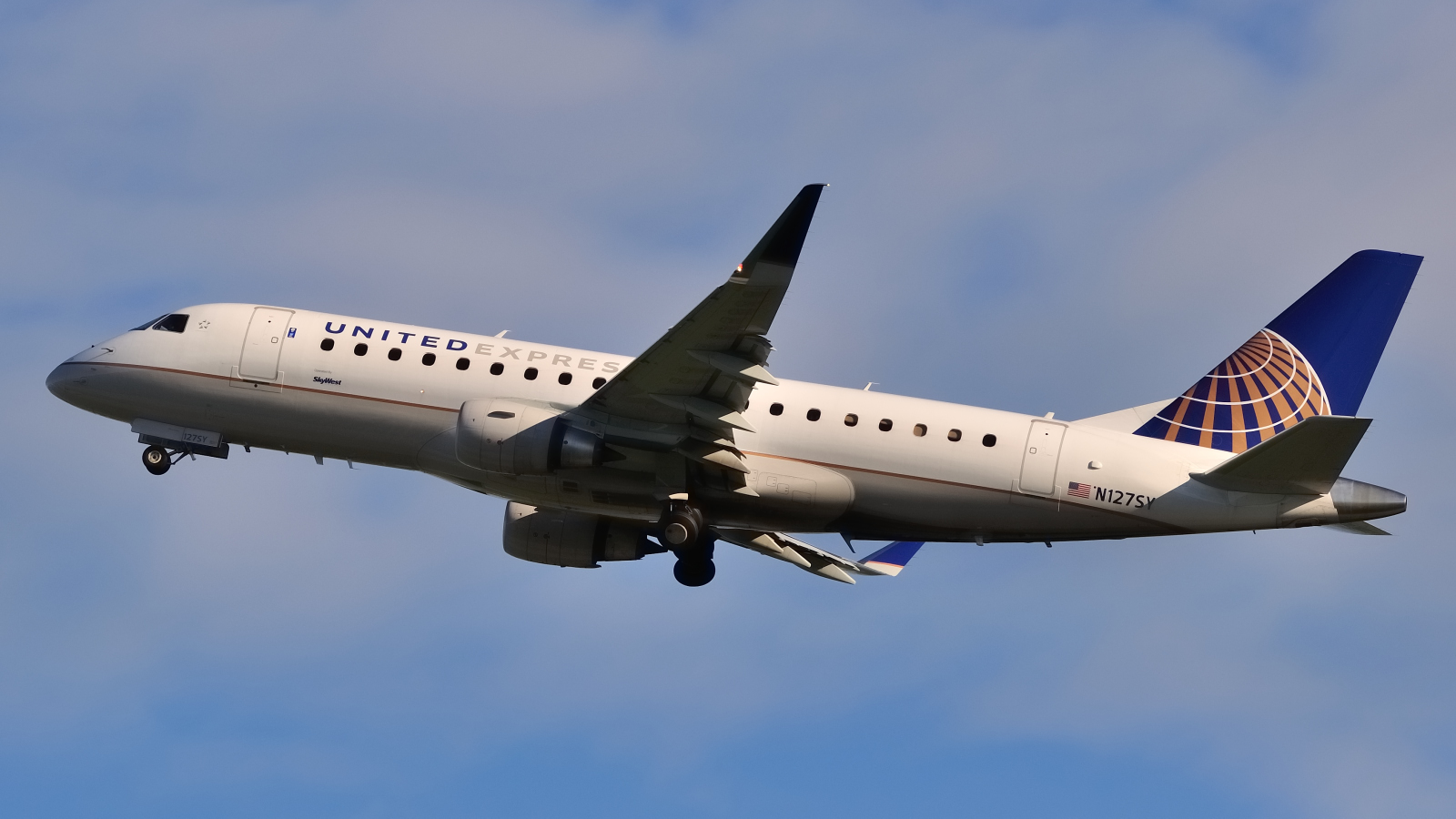 N127SY (17000441) Embraer 170-200LR