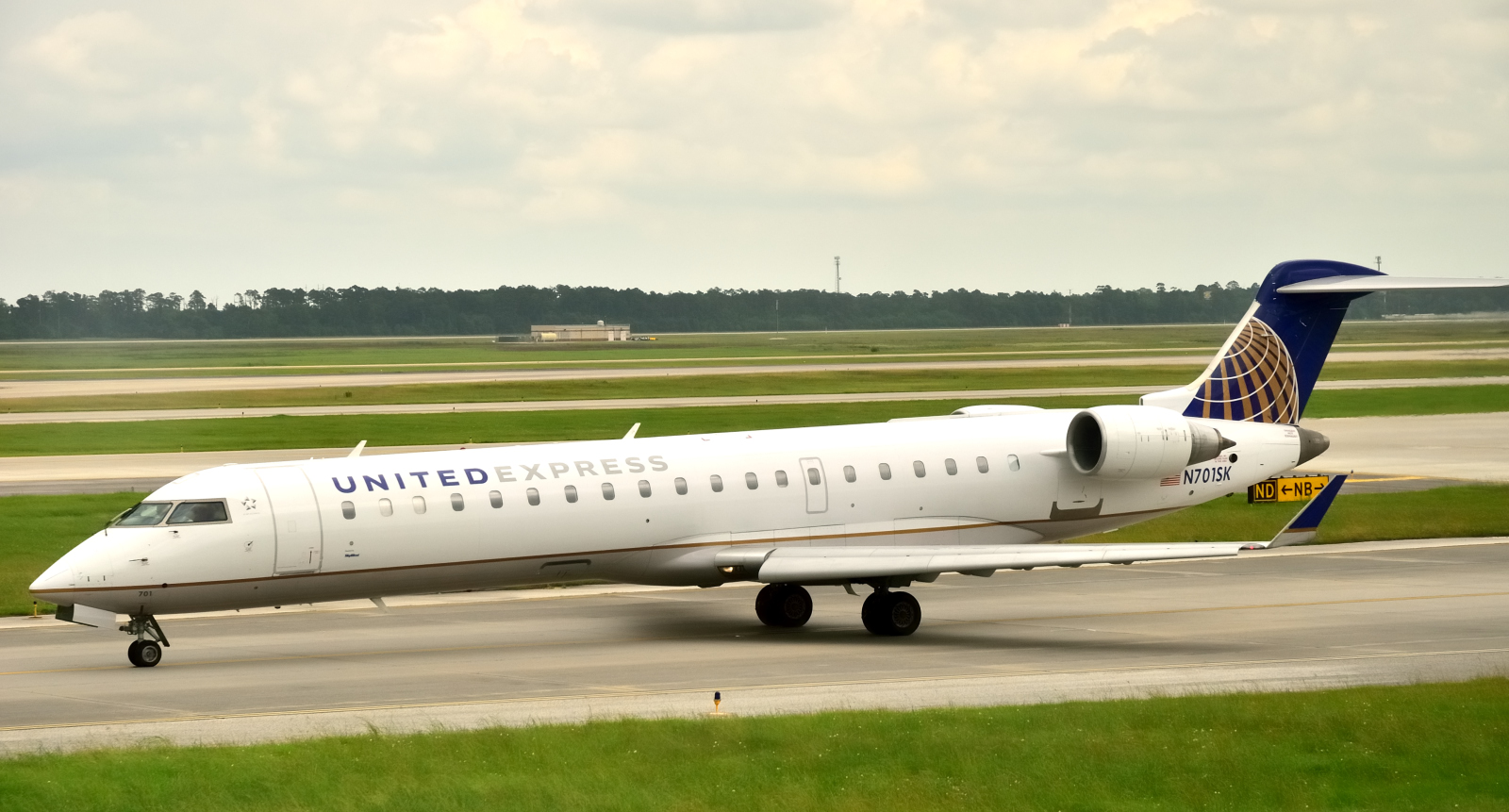 N701SK (10133) 2004 Bombardier CRJ-701ER