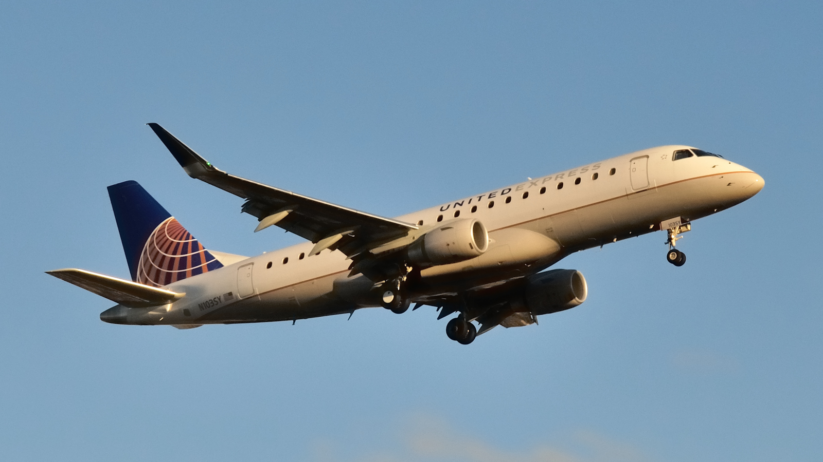 N103SY (17000390) Embraer 170-200LR