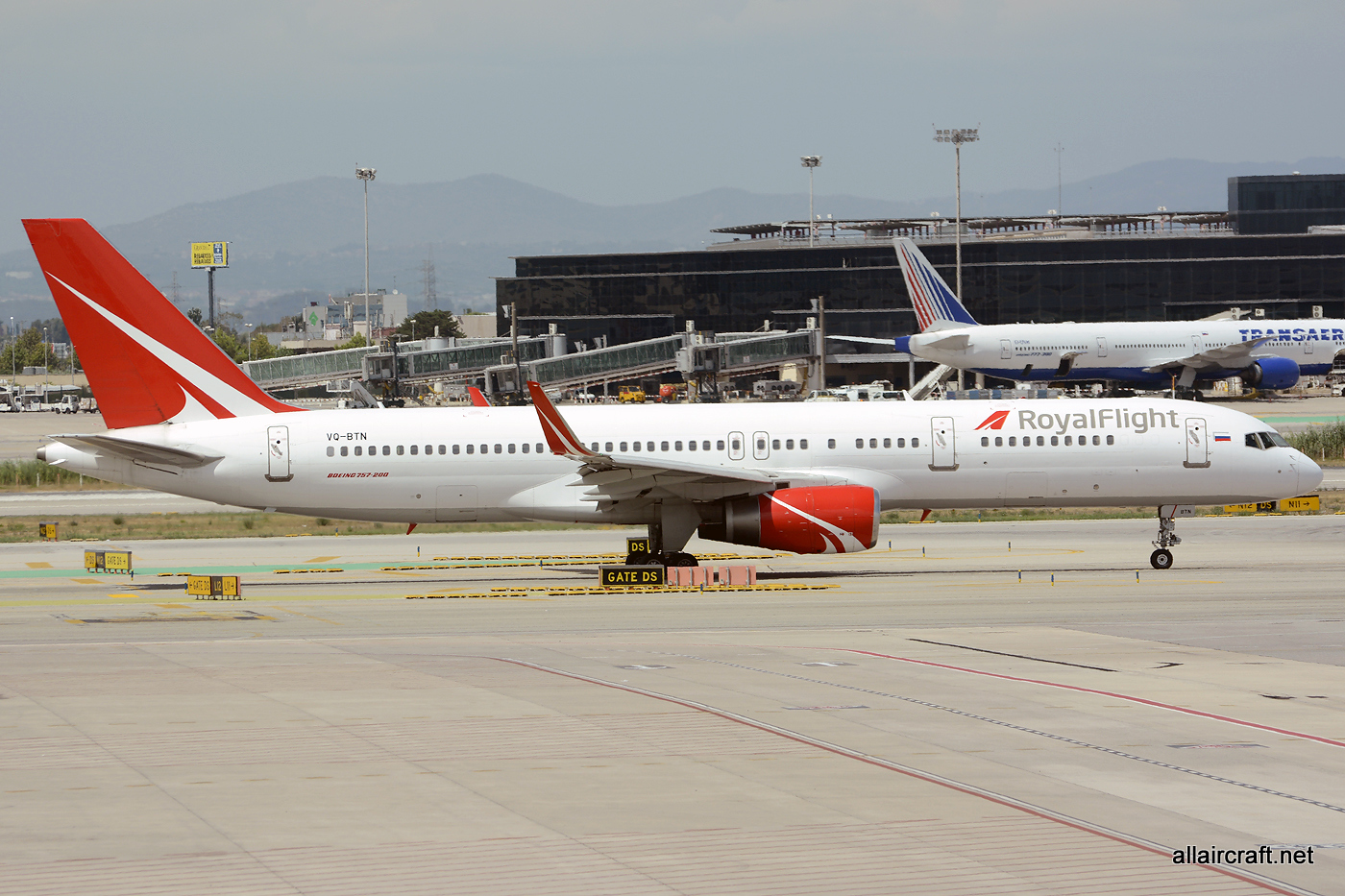 VQ-BTN (26251) 1999 Boeing 757-256
