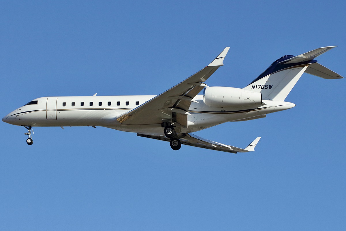 N170SW (9042) 1999 Bombardier BD-700-1A10 Global Express