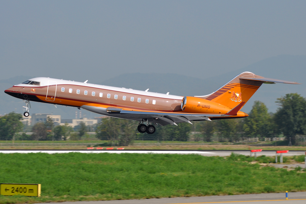 M-UNIS · Bombardier BD-700-1A10 Global Express XRS · (BGY / LIME)