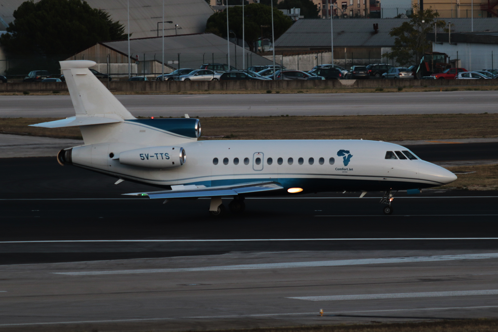5V-TTS (33) 1987 Dassault Falcon 900